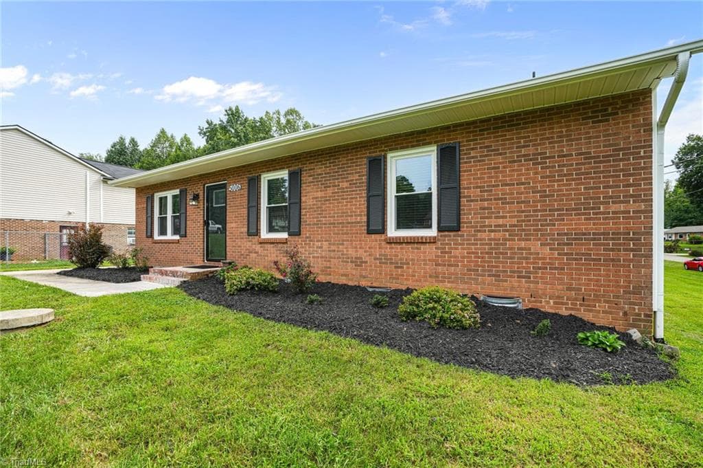 5006 Woodsboro Lane, Winston-Salem NC 27105