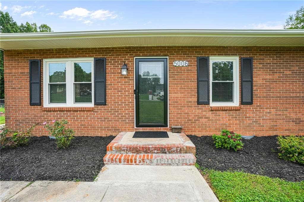 Stick/Site Built at 5006 Woodsboro Lane, Winston-Salem NC 27105, Winston-Salem, photo 4 of 45