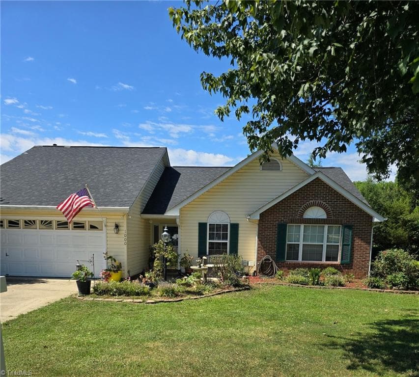 Stick/Site Built at 1000 Hastings Hill Road, Kernersville NC 27284, photo 2 of 29