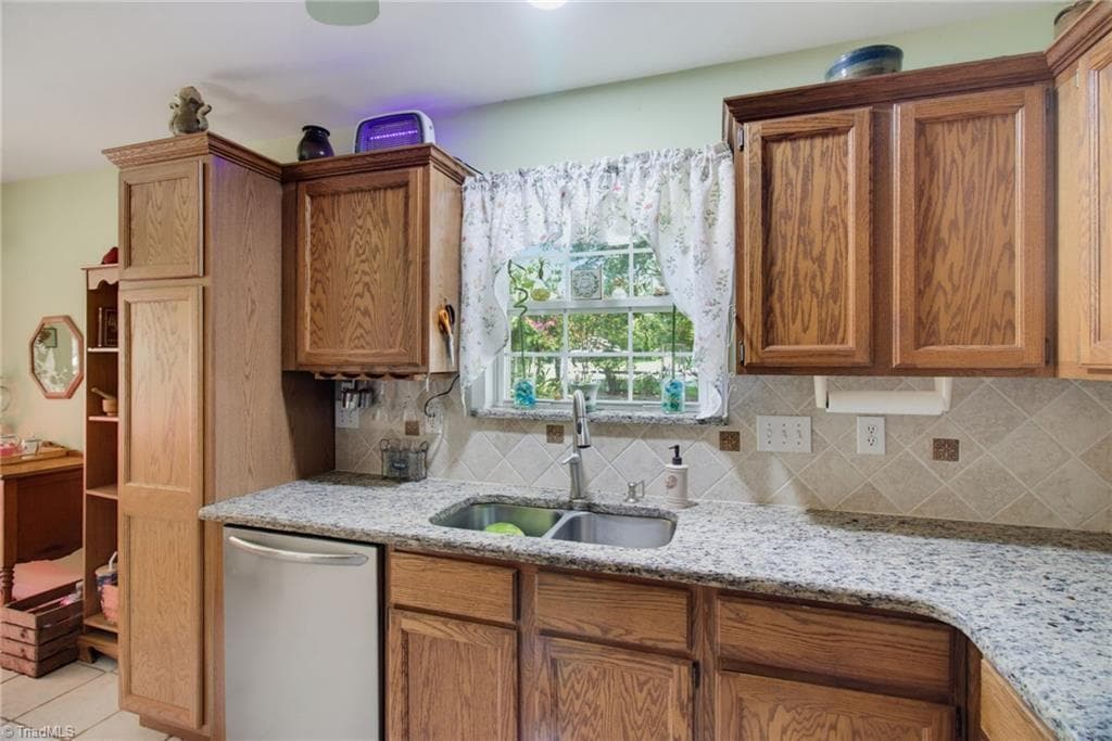 Stick/Site Built at 1000 Hastings Hill Road, Kernersville NC 27284, photo 13 of 29