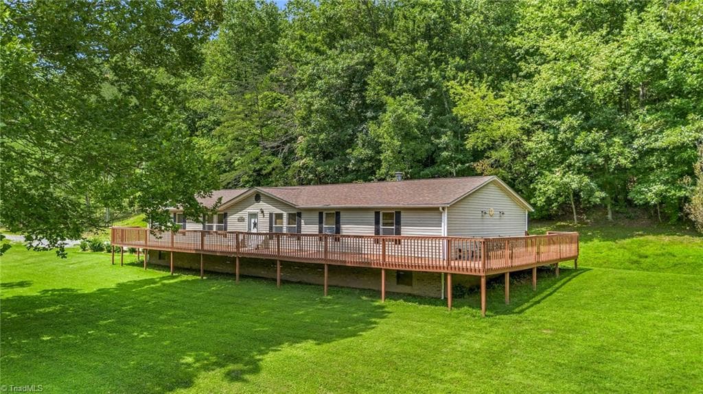 Manufactured Home at 8112 N NC Highway 16, Millers Creek NC 28651, photo 2 of 41