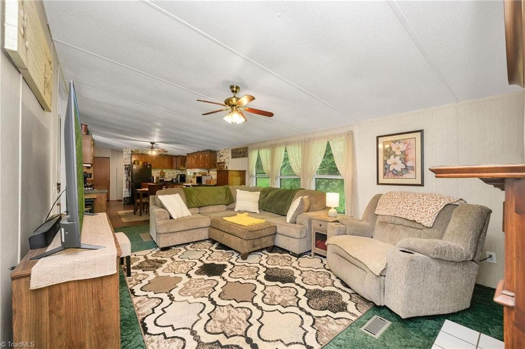 Manufactured Home at 8112 N NC Highway 16, Millers Creek NC 28651, photo 22 of 41