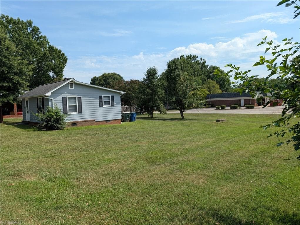 Stick/Site Built at 905 W Jefferson Street, Mayodan NC 27027, photo 5 of 12