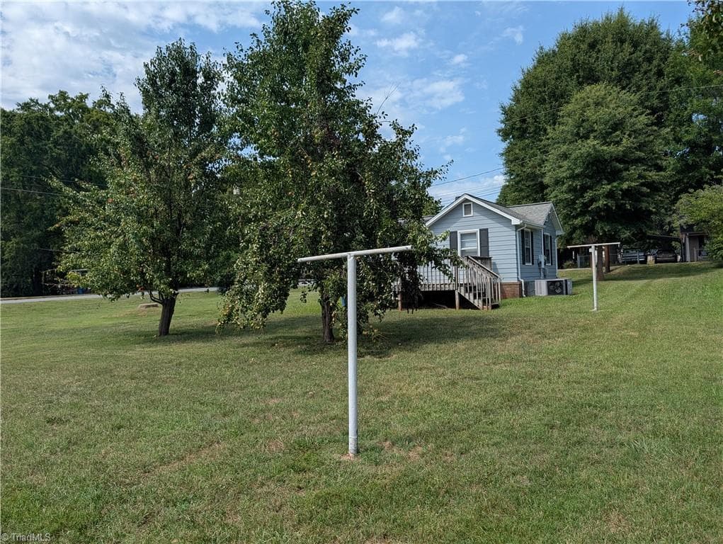 Stick/Site Built at 905 W Jefferson Street, Mayodan NC 27027, photo 4 of 12