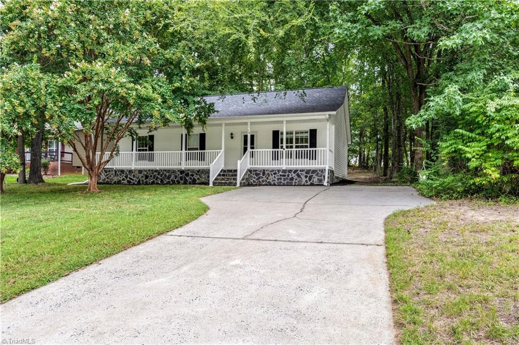 Stick/Site Built at 14 Brandy Wine Drive, Thomasville NC 27360, photo 23 of 24