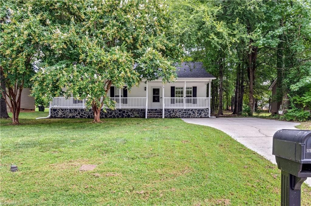 Stick/Site Built at 14 Brandy Wine Drive, Thomasville NC 27360, photo 22 of 24