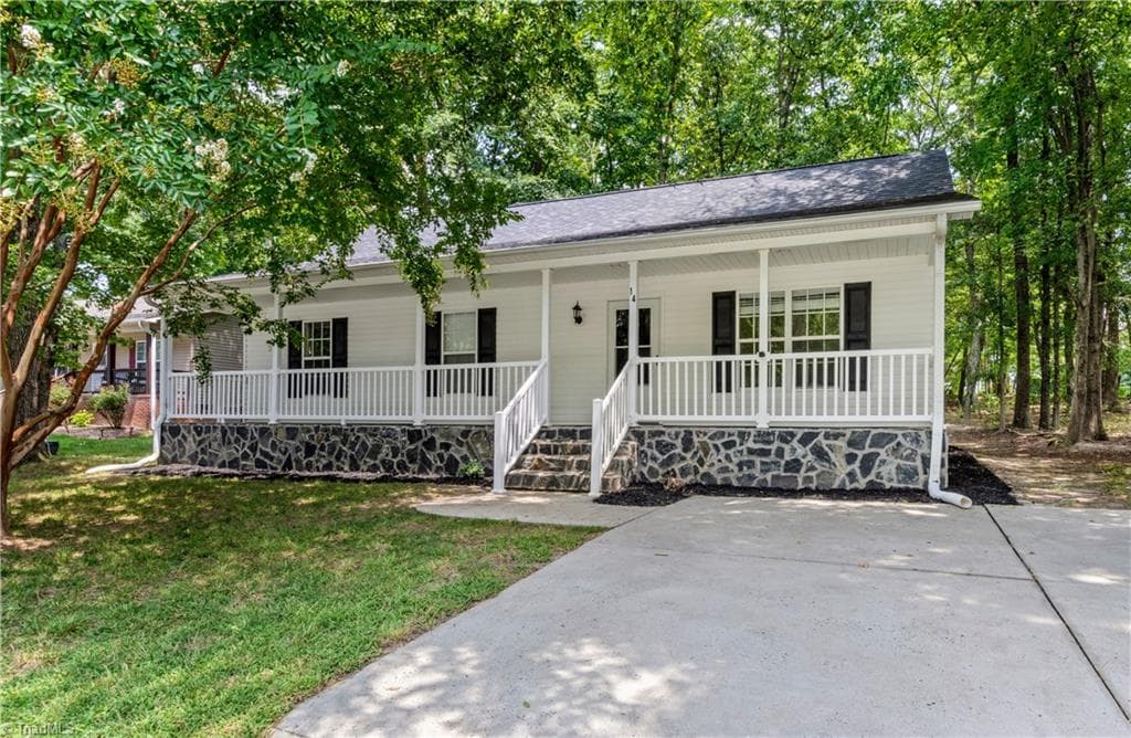 14 Brandy Wine Drive, Thomasville NC 27360