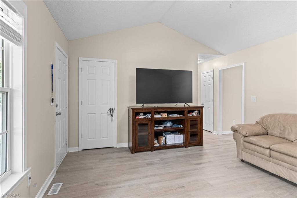 Stick/Site Built at 14 Brandy Wine Drive, Thomasville NC 27360, photo 4 of 24