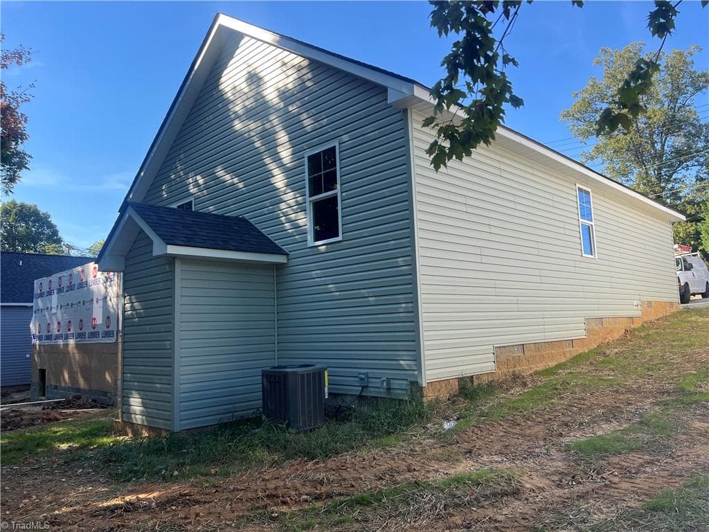 Stick/Site Built at 917 Redding Drive, High Point NC 27260, photo 3 of 31