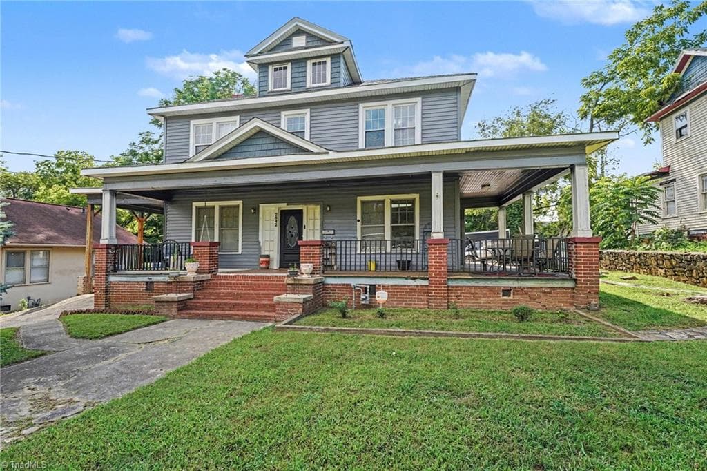 2842 N Patterson Avenue, Winston-Salem NC 27105