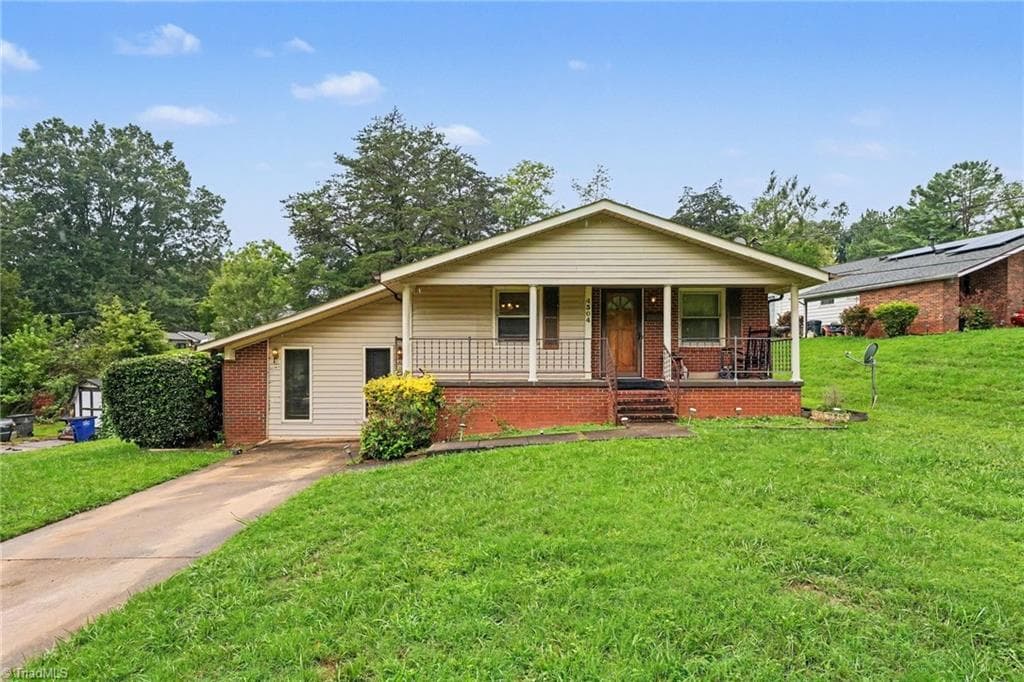 4304 N Jasmin Court, Winston-Salem NC 27105