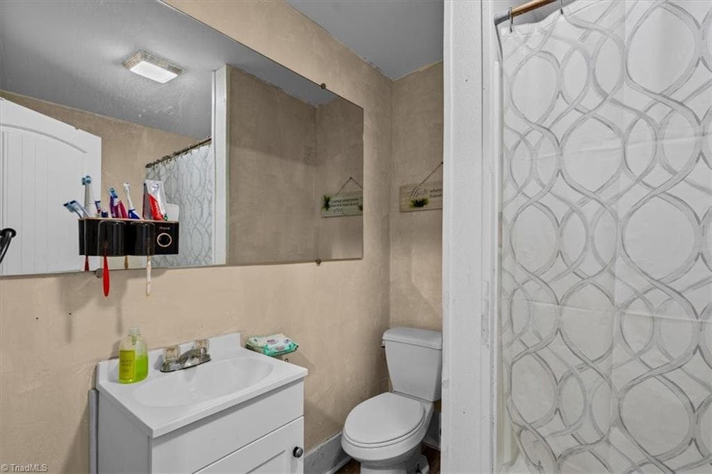 Stick/Site Built at 1207 Vernon Place, High Point NC 27260, photo 17 of 20