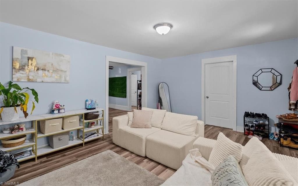 Stick/Site Built at 1207 Vernon Place, High Point NC 27260, photo 5 of 20