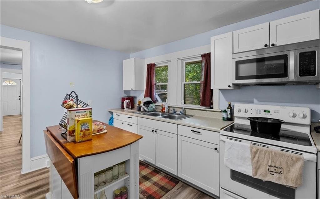 Stick/Site Built at 1207 Vernon Place, High Point NC 27260, photo 10 of 20