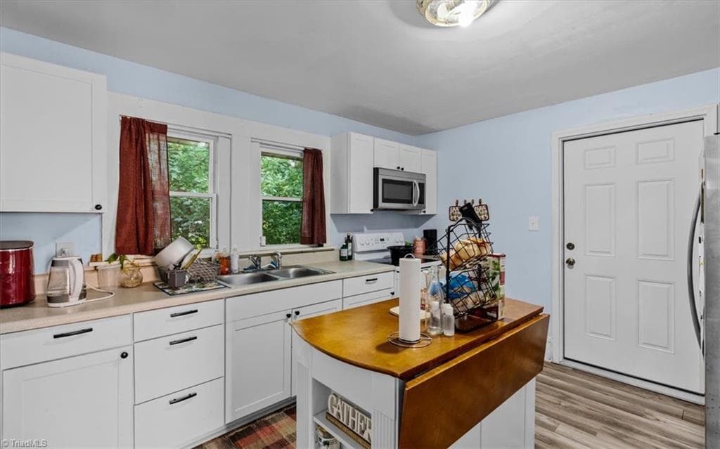 Stick/Site Built at 1207 Vernon Place, High Point NC 27260, photo 11 of 20