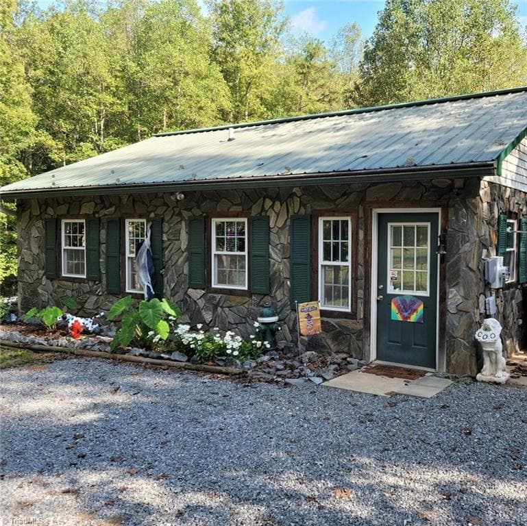 609 John Scott Road, Pinnacle NC 27043