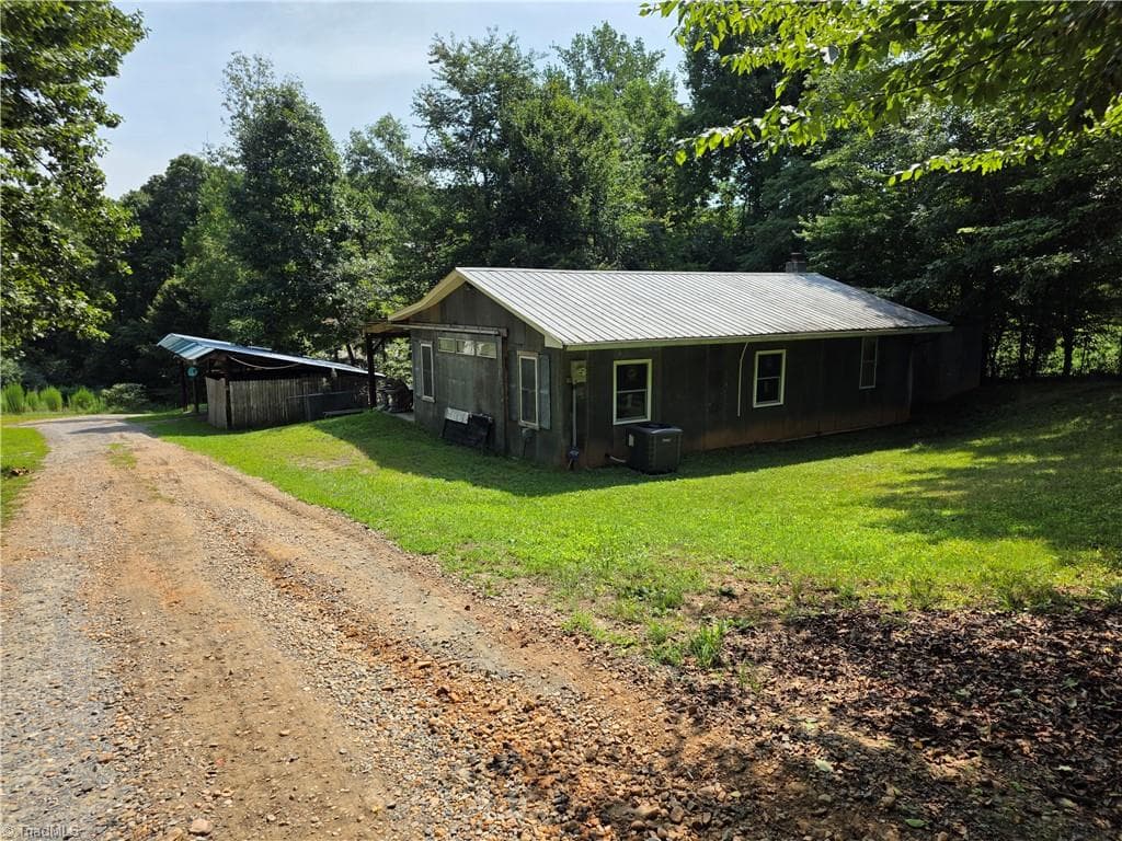 Investment at 609 John Scott Road, Pinnacle NC 27043, photo 15 of 23