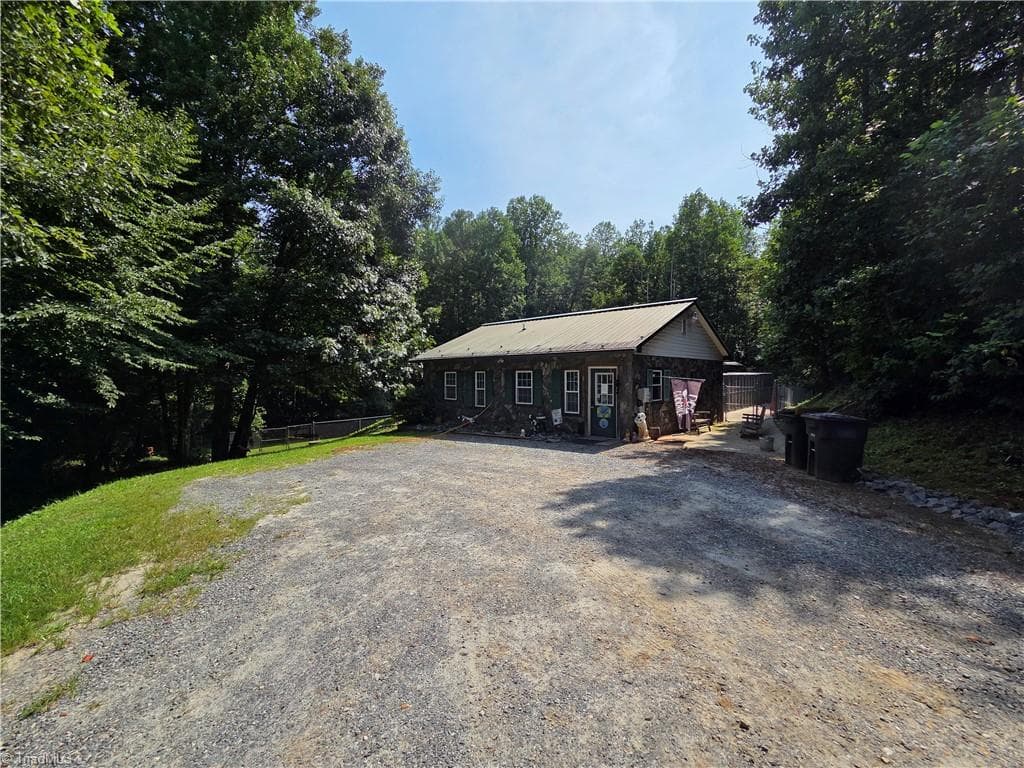 Investment at 609 John Scott Road, Pinnacle NC 27043, photo 4 of 23
