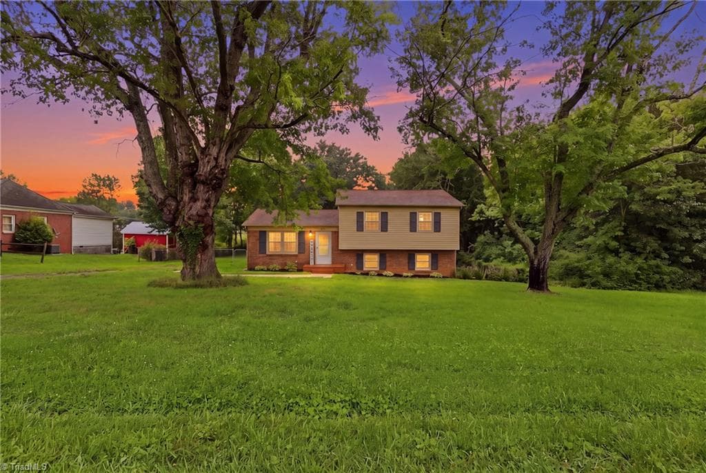 Stick/Site Built at 211 Yorktown Road, Kernersville NC 27284, photo 2 of 40