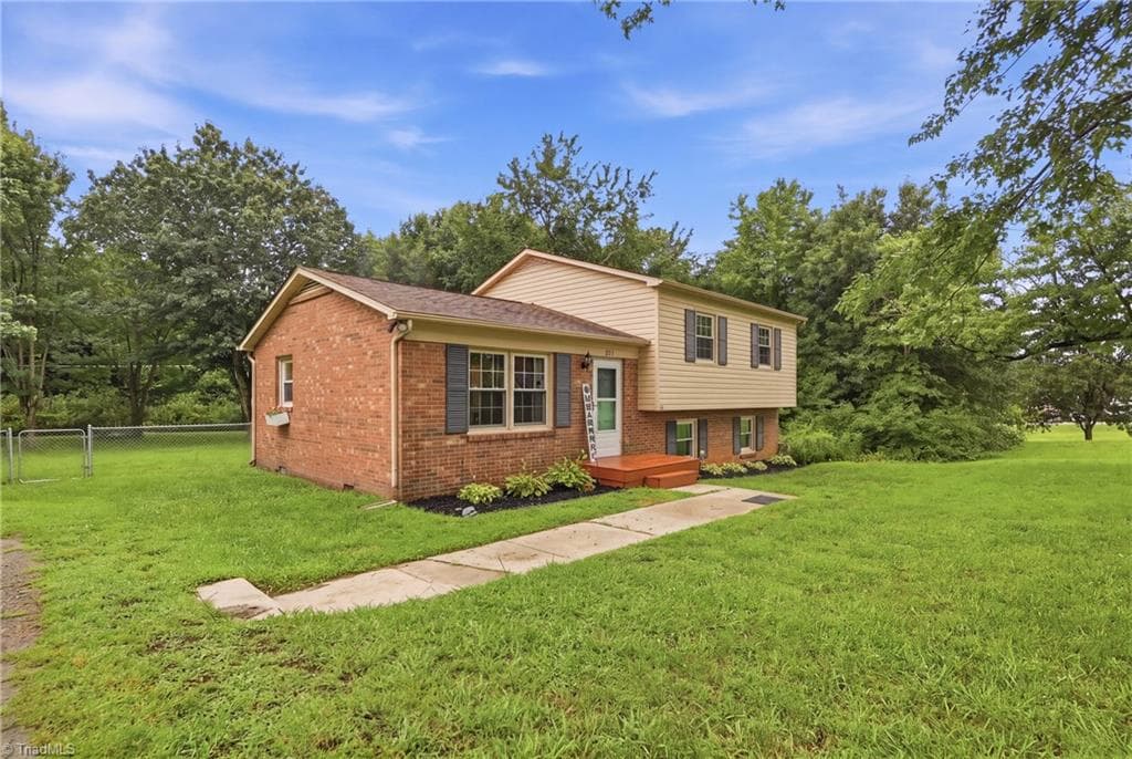 Stick/Site Built at 211 Yorktown Road, Kernersville NC 27284, photo 6 of 40