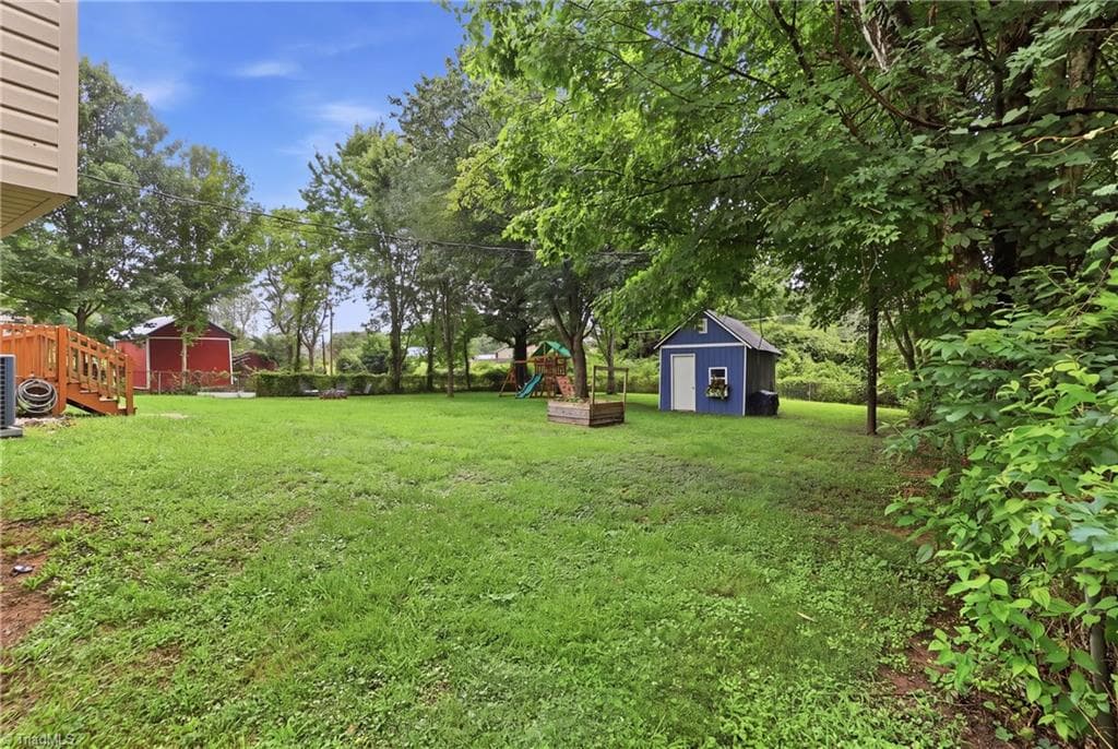 Stick/Site Built at 211 Yorktown Road, Kernersville NC 27284, photo 35 of 40