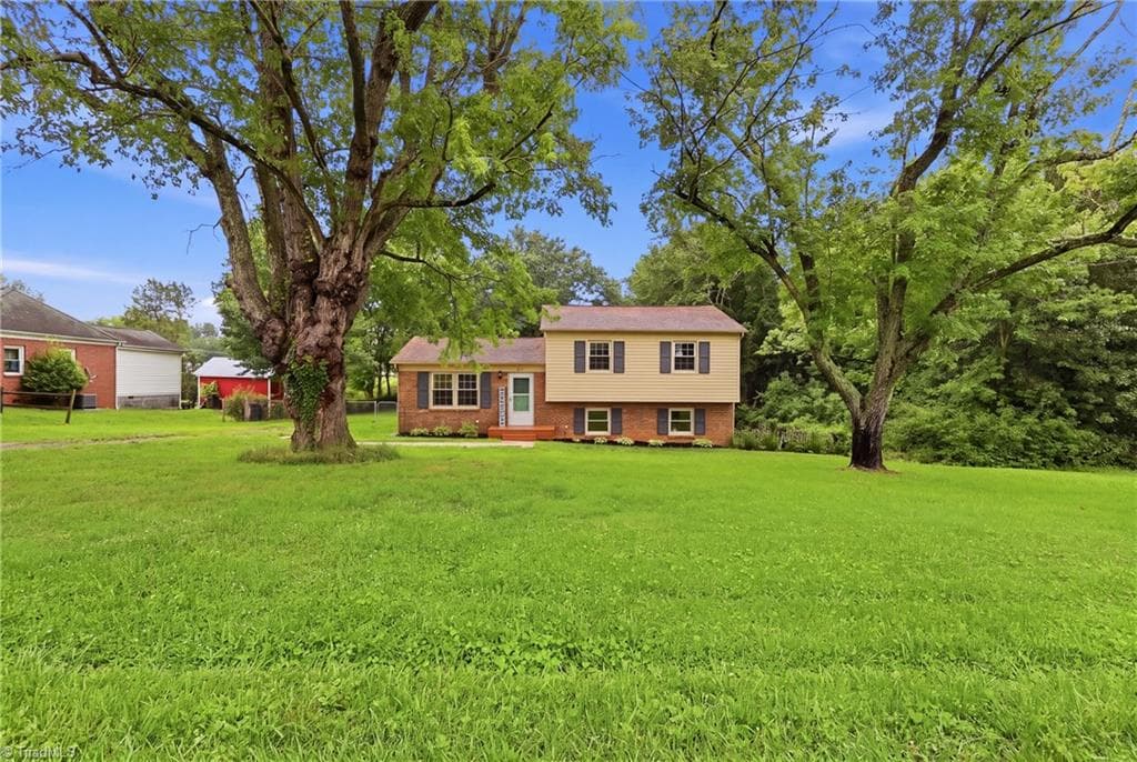 Stick/Site Built at 211 Yorktown Road, Kernersville NC 27284, photo 4 of 40