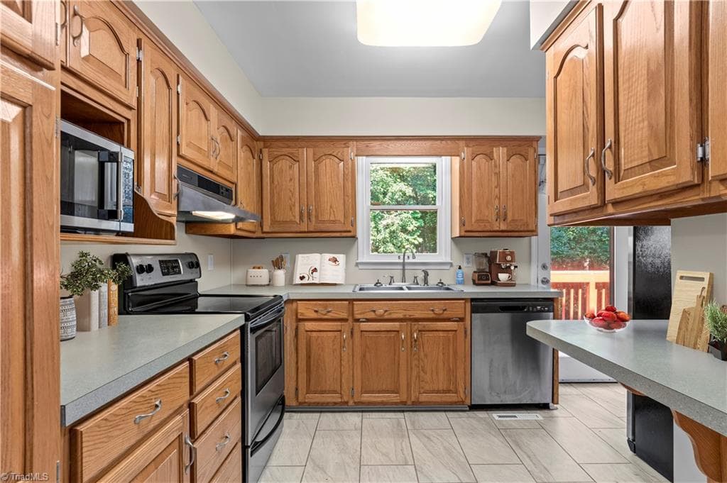 Stick/Site Built at 6045 Stone Bluff Drive, Clemmons NC 27012, photo 6 of 46
