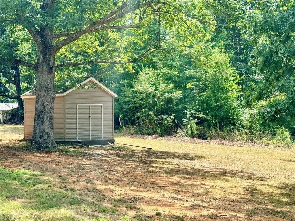 Stick/Site Built at 1928 South Avenue, Eden NC 27288, photo 34 of 35