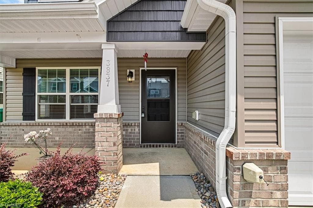 Stick/Site Built at 3837 Copperfield Court, High Point NC 27265, photo 5 of 42