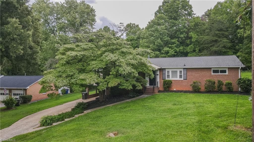 Stick/Site Built at 241 Commonwealth Drive, Winston-Salem NC 27104, Winston-Salem, photo 2 of 46
