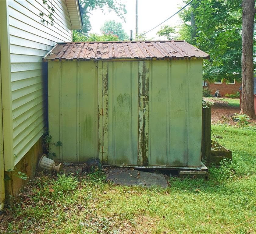 Stick/Site Built at 907 Onslow Drive, Greensboro NC 27408, photo 47 of 50