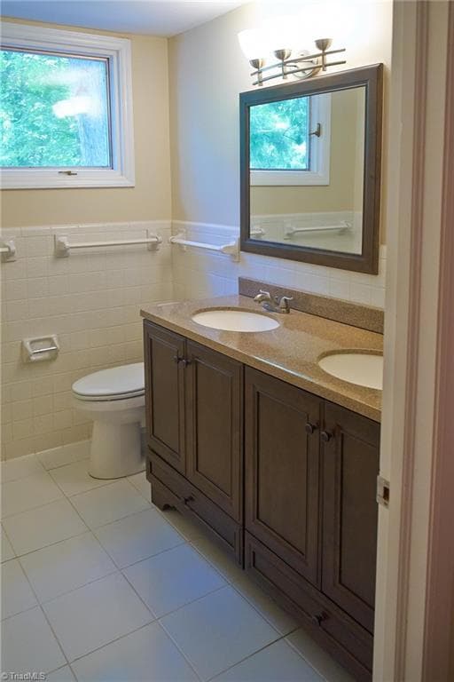Stick/Site Built at 907 Onslow Drive, Greensboro NC 27408, photo 34 of 50