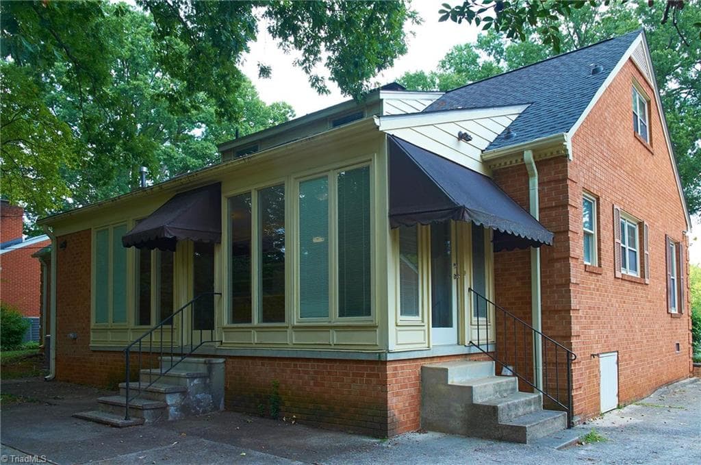Stick/Site Built at 907 Onslow Drive, Greensboro NC 27408, photo 4 of 50