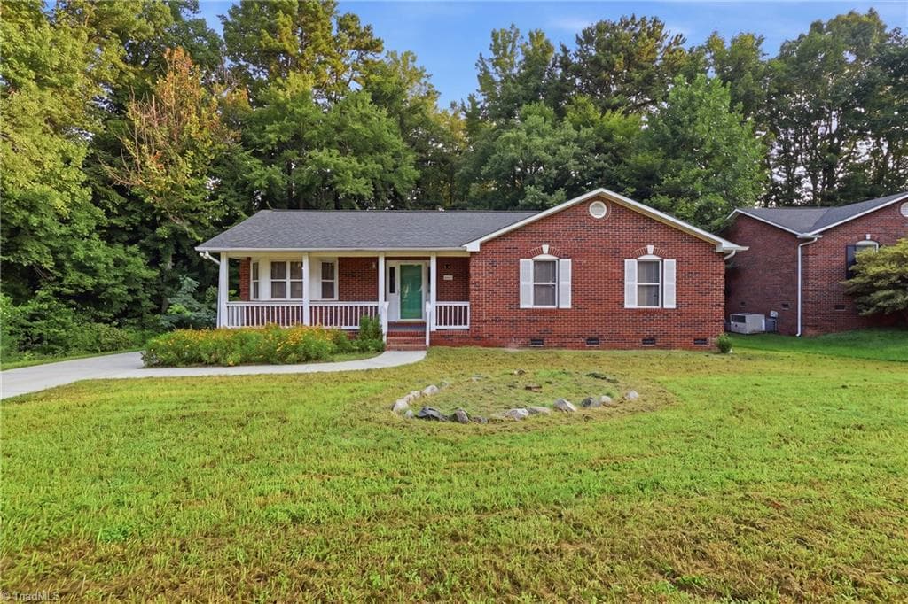 Stick/Site Built at 407 Lassiter Drive, High Point NC 27265, photo 2 of 34