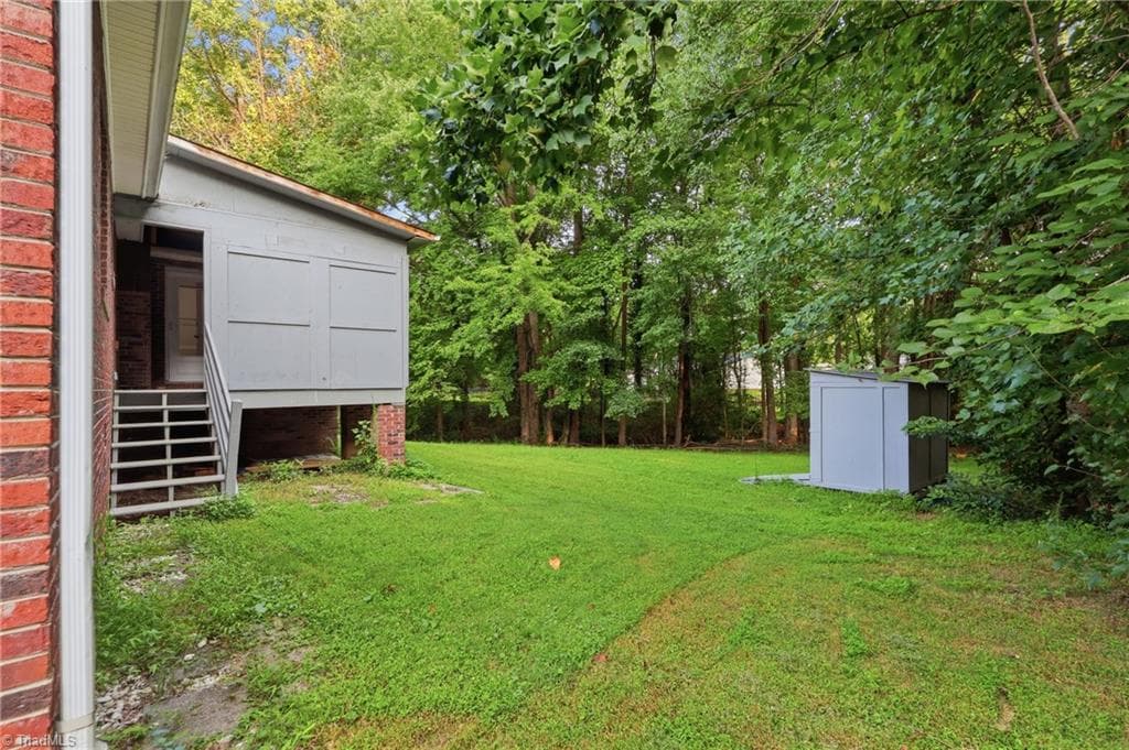 Stick/Site Built at 407 Lassiter Drive, High Point NC 27265, photo 29 of 34