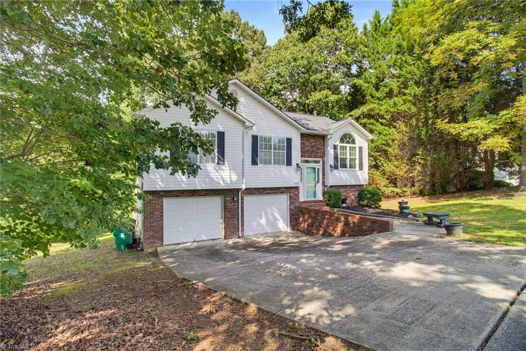 Stick/Site Built at 3913 Landover Drive, High Point NC 27265, photo 2 of 30