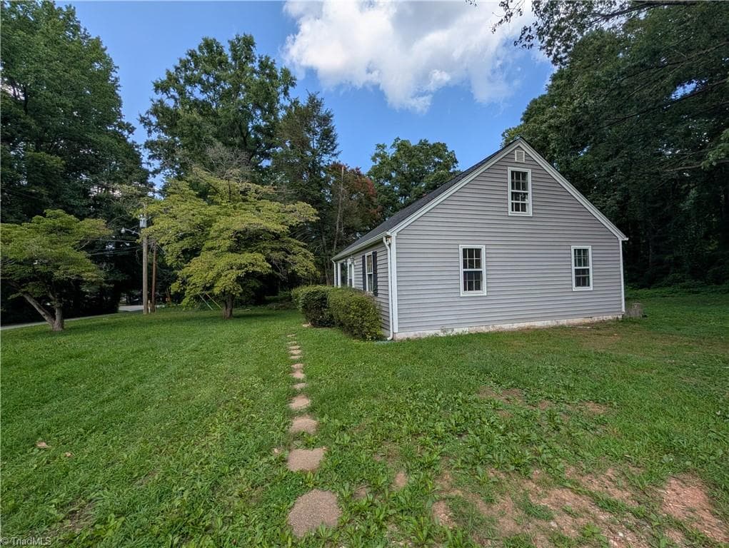 Stick/Site Built at 1514 Glenside Drive, Greensboro NC 27405, photo 2 of 11