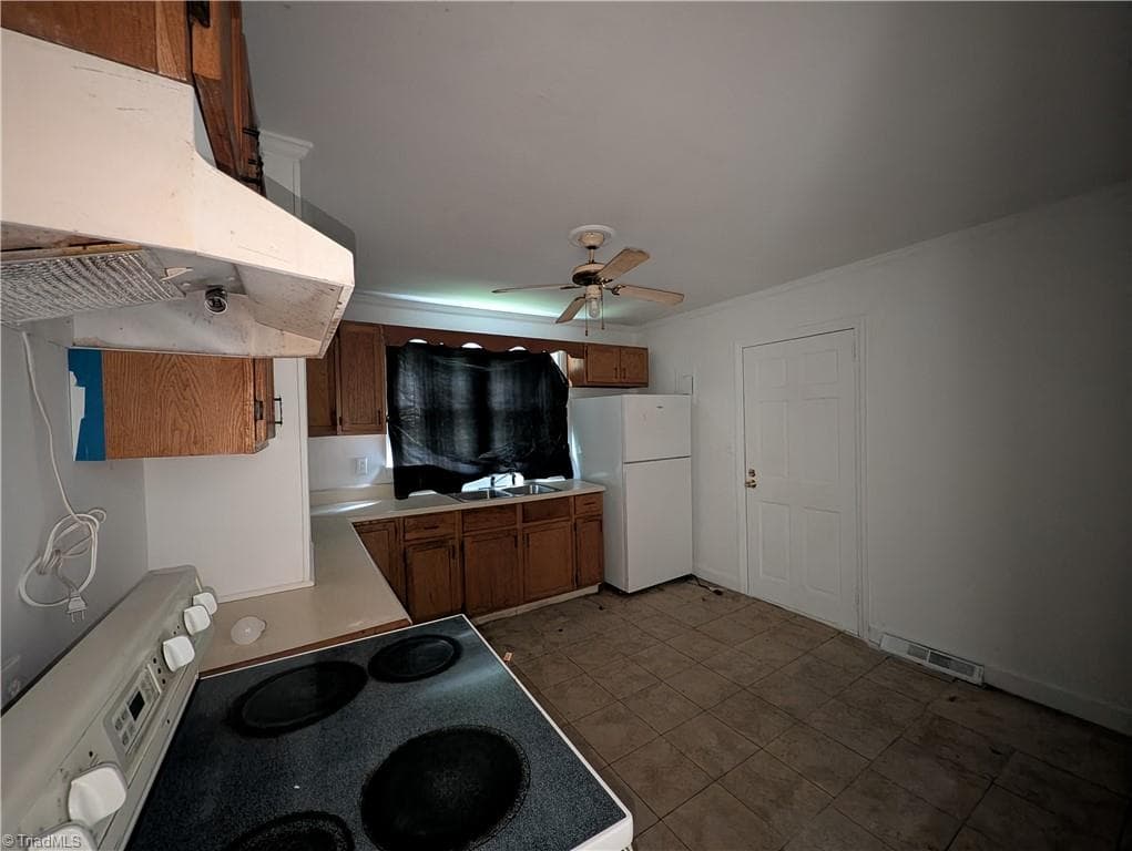 Stick/Site Built at 1514 Glenside Drive, Greensboro NC 27405, photo 6 of 11