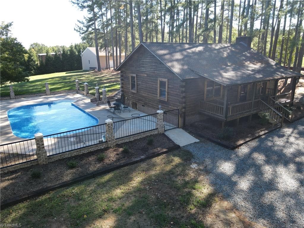 5241 NC Highway 66 S, King NC 27021
