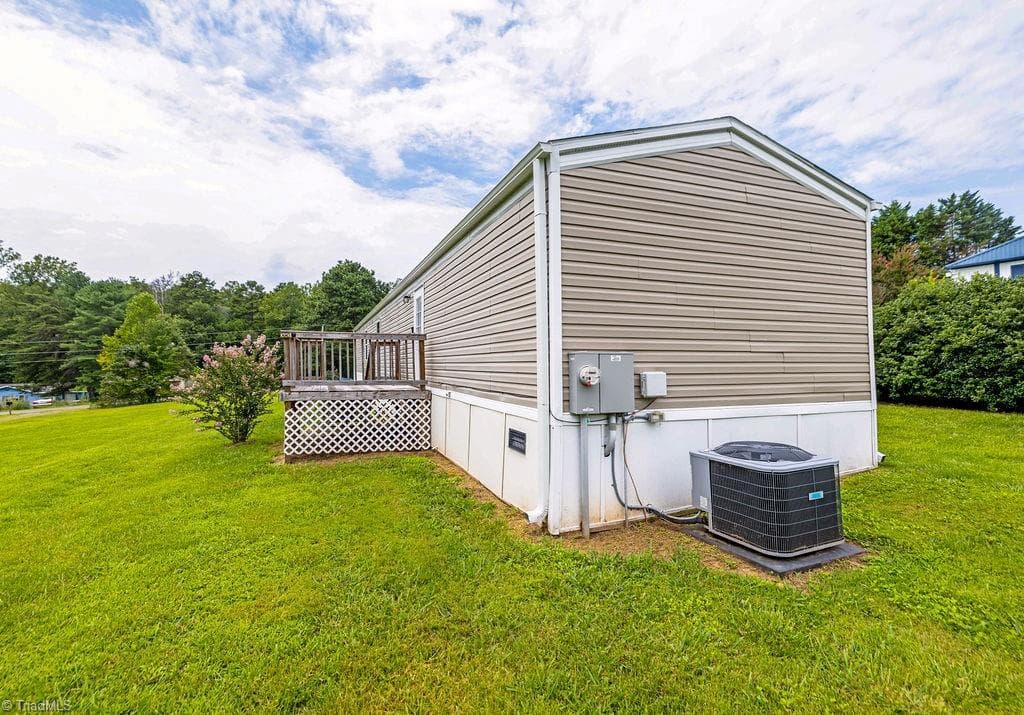Manufactured Home at 1095 Willow Creek Drive, Pinnacle NC 27043, photo 23 of 24