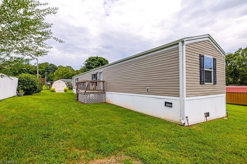 Manufactured Home at 1095 Willow Creek Drive, Pinnacle NC 27043, photo 2 of 24