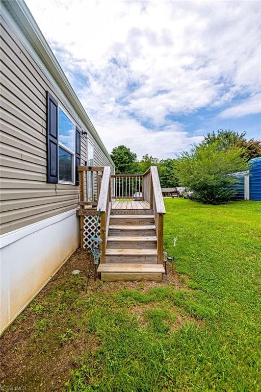 Manufactured Home at 1095 Willow Creek Drive, Pinnacle NC 27043, photo 13 of 24