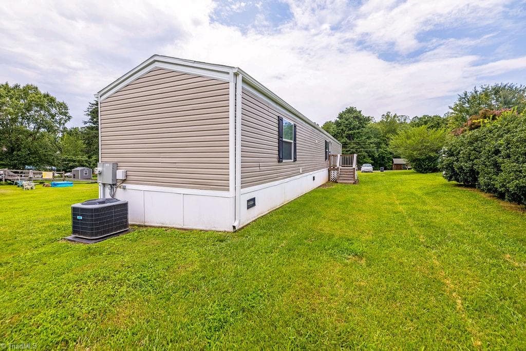 Manufactured Home at 1095 Willow Creek Drive, Pinnacle NC 27043, photo 22 of 24