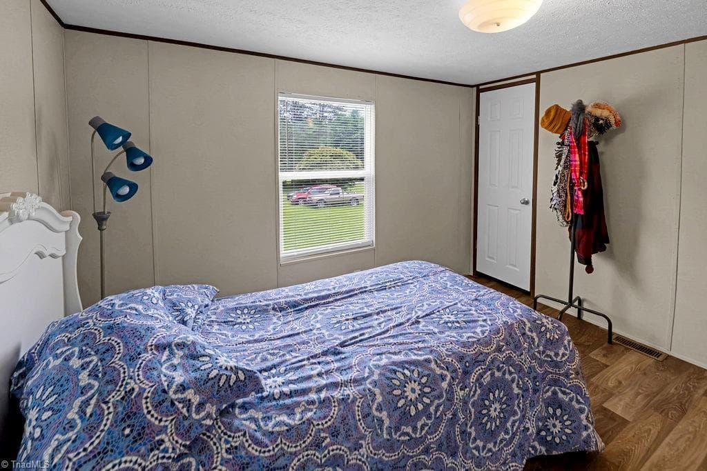 Manufactured Home at 1095 Willow Creek Drive, Pinnacle NC 27043, photo 11 of 24