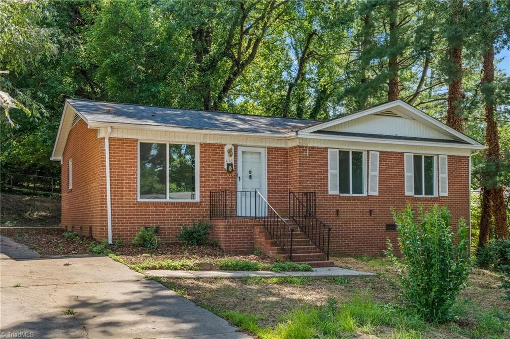 410 Parkwood Avenue, Winston-Salem NC 27105
