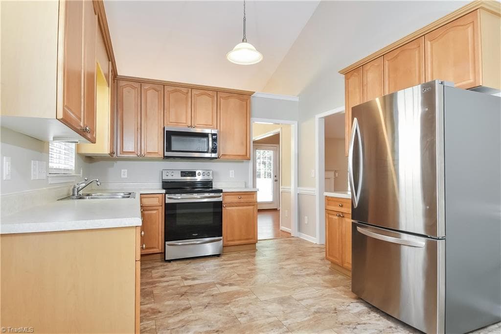 Stick/Site Built at 583 Caladium Court, Kernersville NC 27284, photo 4 of 15