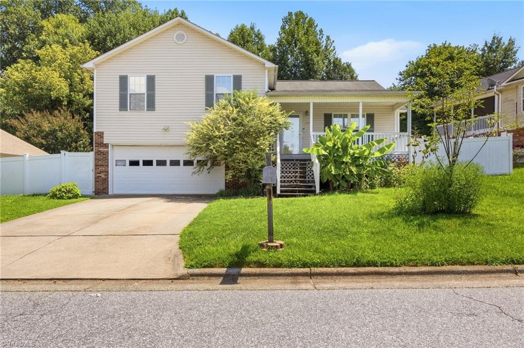 1448 Hawkcrest Lane, Winston-Salem NC 27127