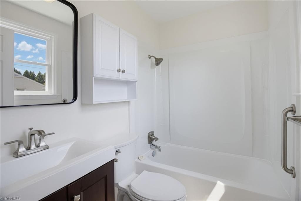 Stick/Site Built at 706 Elam Avenue, Greensboro NC 27408, photo 19 of 28