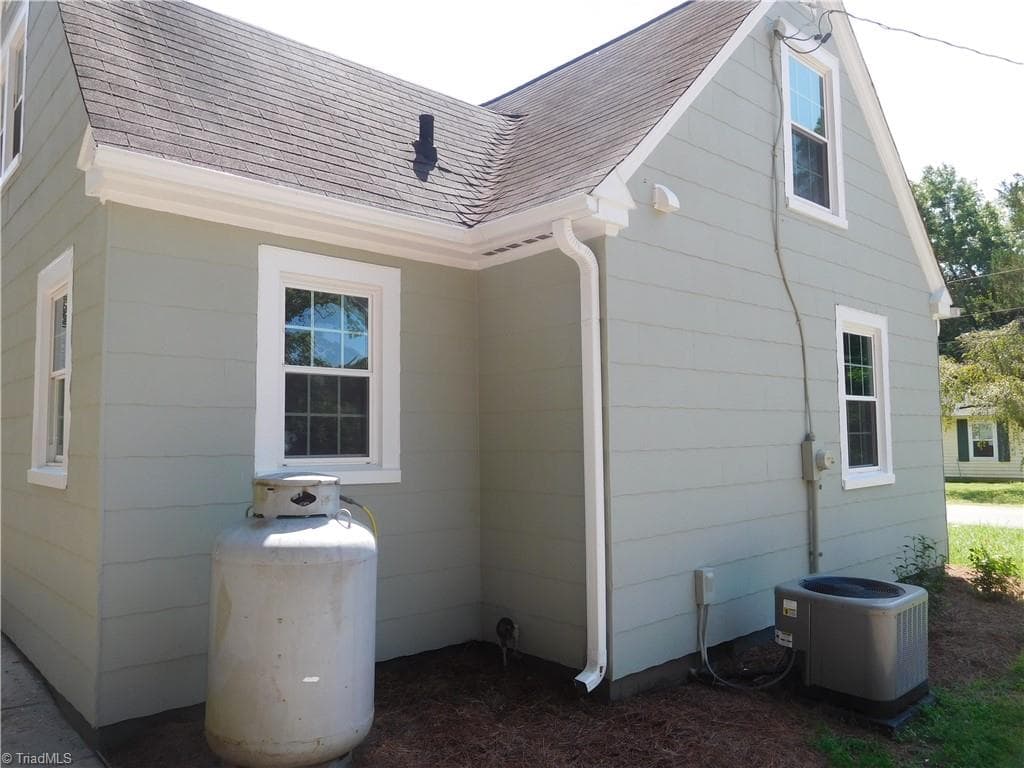 Stick/Site Built at 11 Hilton Drive, Winston-Salem NC 27127, photo 22 of 24