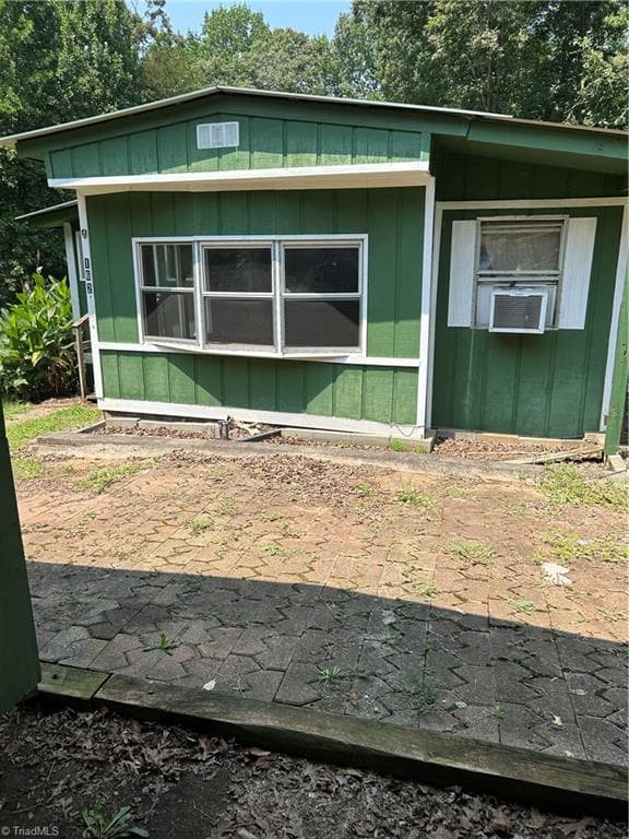 Manufactured Home at 162 Oak Tree Drive, Mocksville NC 27028, photo 2 of 16